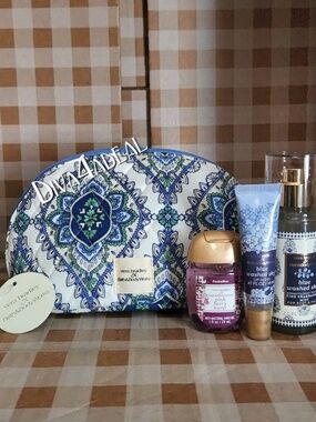 Bath & Body Works X Vera Bradley Blue Paisley Comestic Bag 4PC Giftset